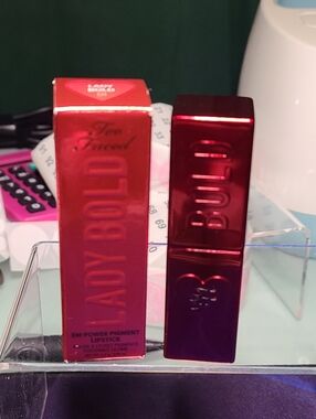 Too Faced Lady Bold Em-Power Pigment Lipstick - Shiny Red